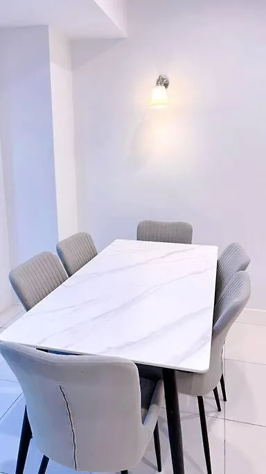 Sunrise@Gurney Spacious 2Br Duplex George Town